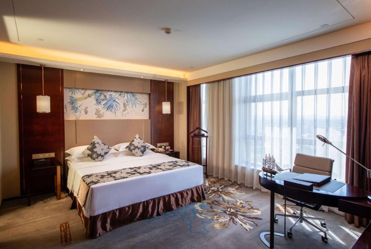 Ramada Yiyang Taojiang Hotel Exterior photo