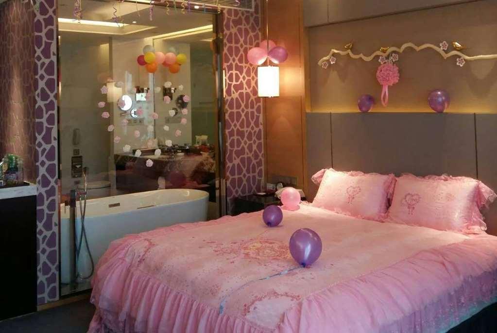 Ramada Yiyang Taojiang Hotel Room photo