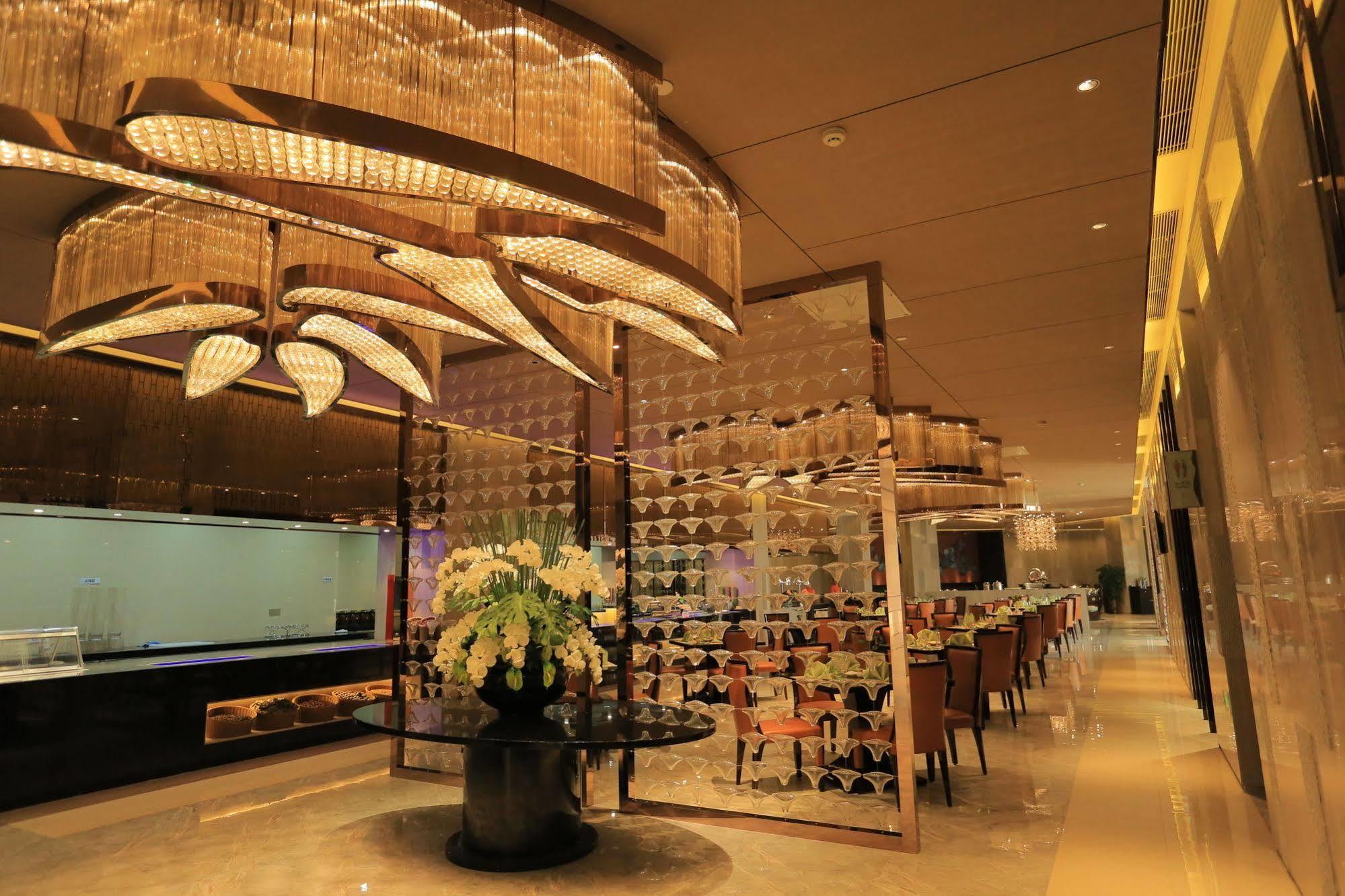 Ramada Yiyang Taojiang Hotel Exterior photo