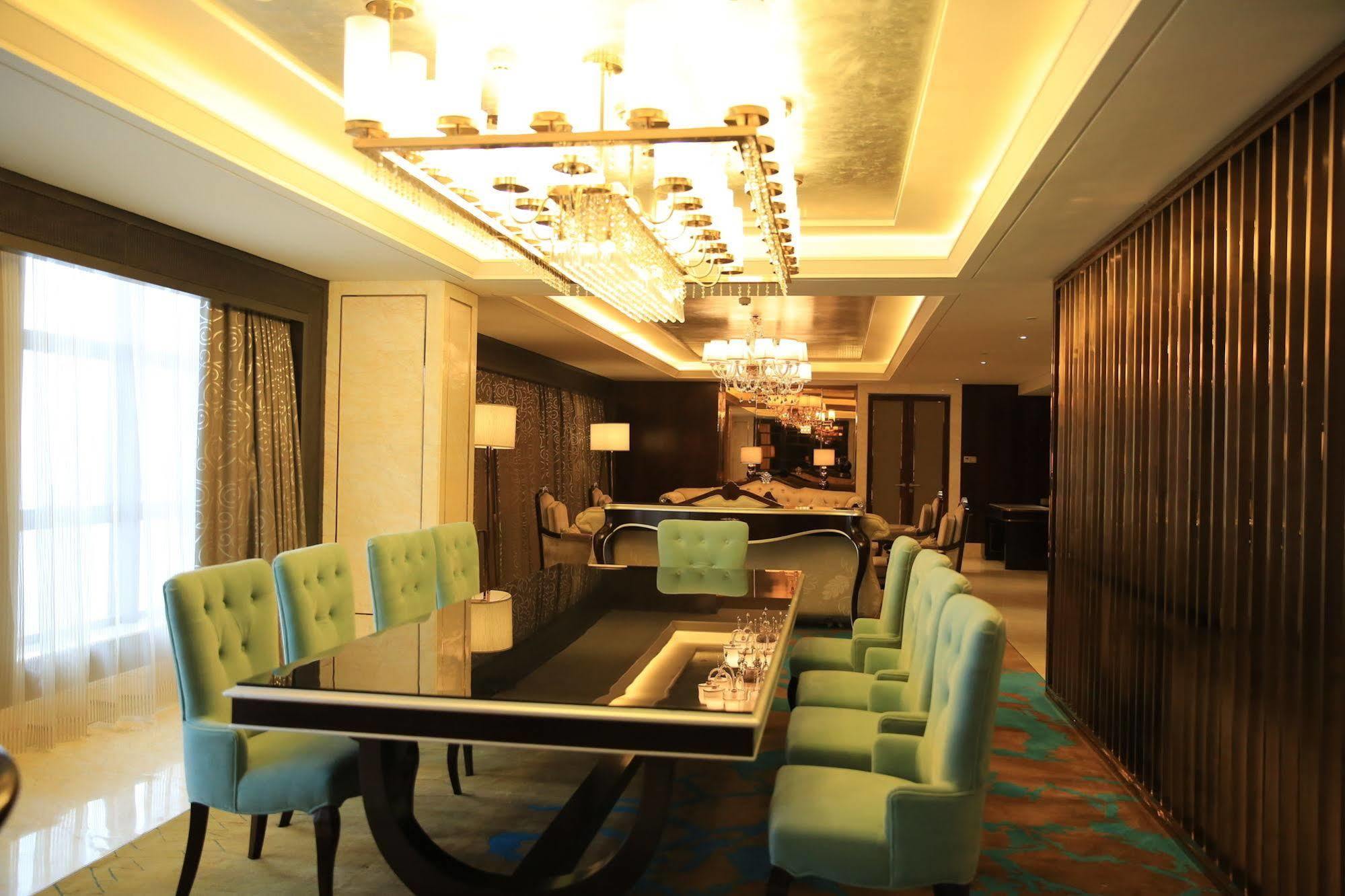 Ramada Yiyang Taojiang Hotel Exterior photo