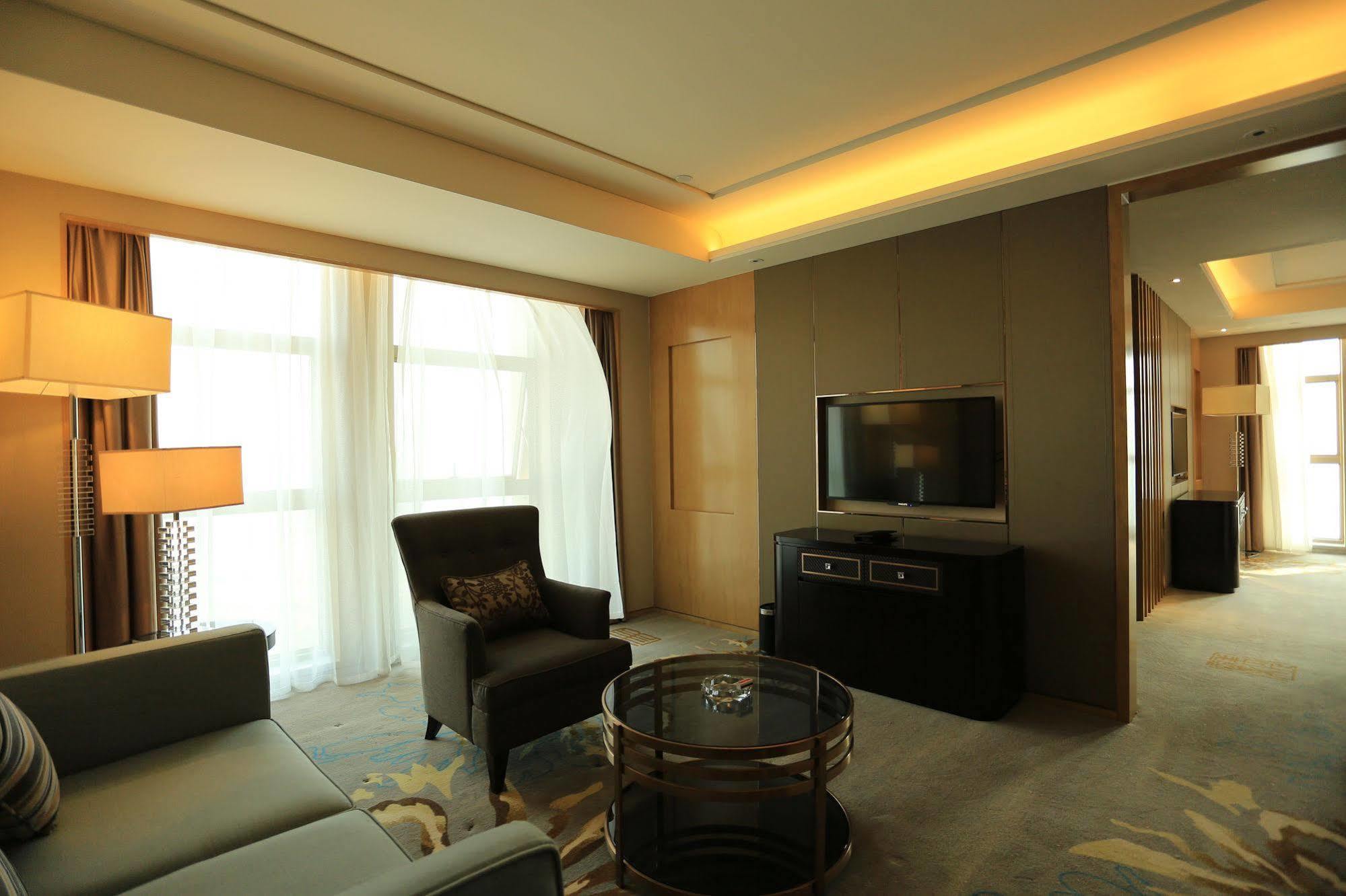 Ramada Yiyang Taojiang Hotel Exterior photo