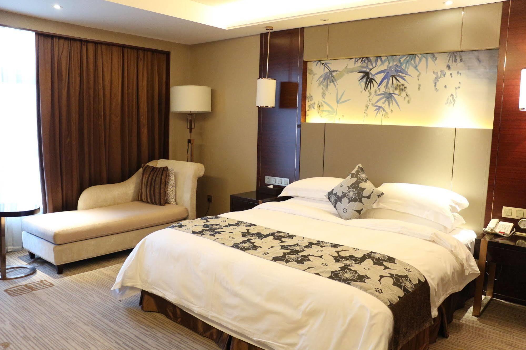 Ramada Yiyang Taojiang Hotel Exterior photo